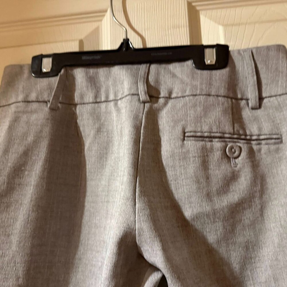 Vintage Grey Cuffed Capri Pants Size 1/2 - 5/$25 - Picture 2 of 5